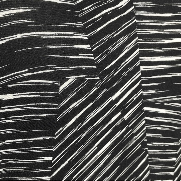 Apt 9 plus asymmetrical tunic black and white NWT 1X - Picture 5 of 7